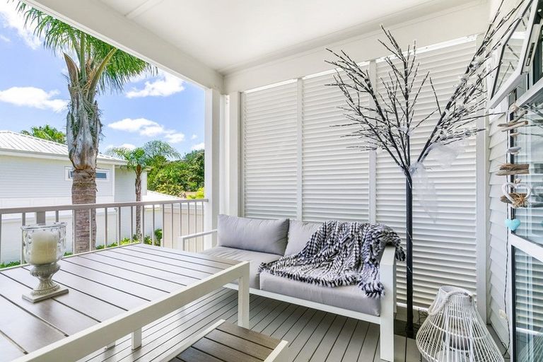 Photo of property in 4 Puriri Boulevard, Orewa, 0931