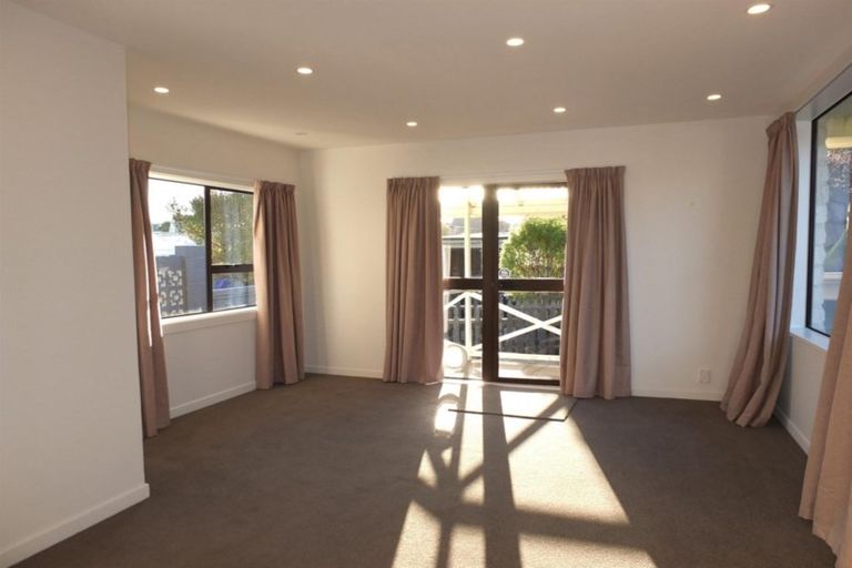 Photo of property in 185 Weston Road, St Albans, Christchurch, 8052