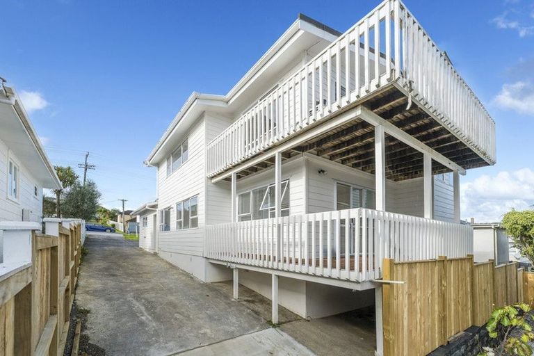 Photo of property in 28 Dallinghoe Crescent, Milford, Auckland, 0620
