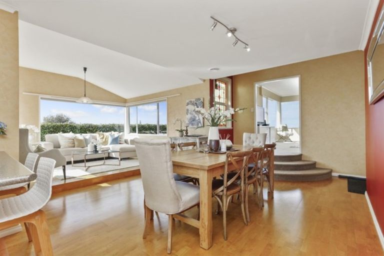 Photo of property in 12 Ross Avenue, Glenfield, Auckland, 0629