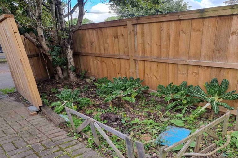 Photo of property in 2/202 Massey Road, Mangere East, Auckland, 2024