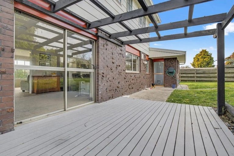 Photo of property in 35 Waitawa Place, Lynmore, Rotorua, 3010
