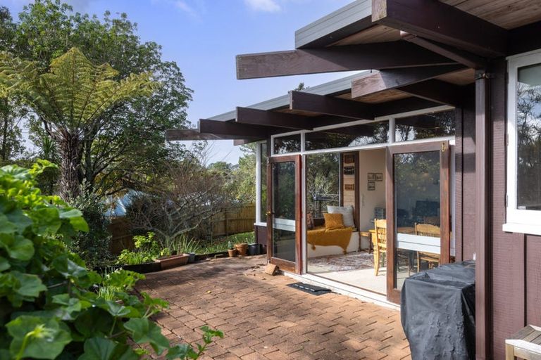 Photo of property in 18 Miraka Place, Birkenhead, Auckland, 0626