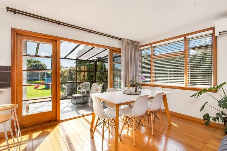 Photo of property in 28 Aorangi Road, Bryndwr, Christchurch, 8053