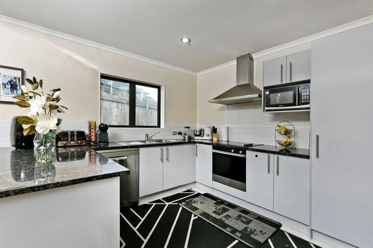 Photo of property in 84 Tiriwa Drive, Massey, Auckland, 0614