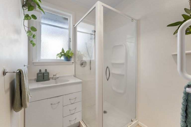 Photo of property in 6 Kaitawa Crescent, Paraparaumu, 5032