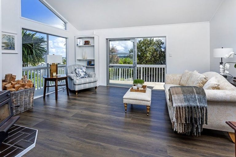 Photo of property in 1/40 Tree View Avenue, Glenfield, Auckland, 0629