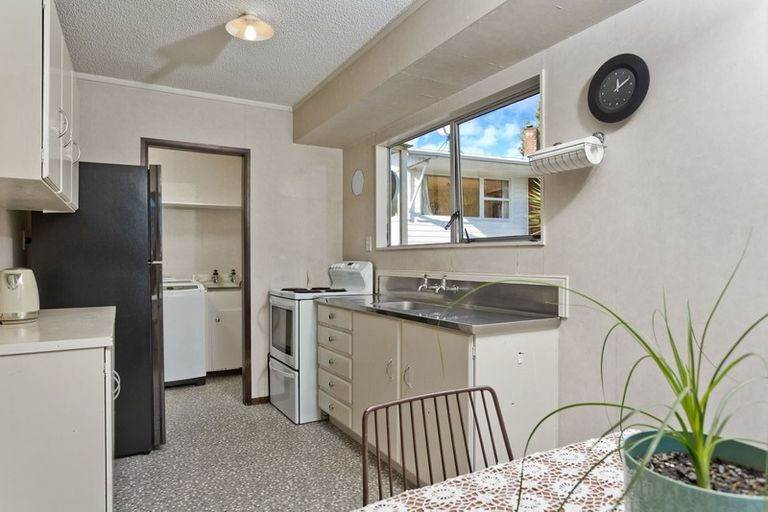 Photo of property in 1/11 Kahika Road, Birkdale, Auckland, 0626