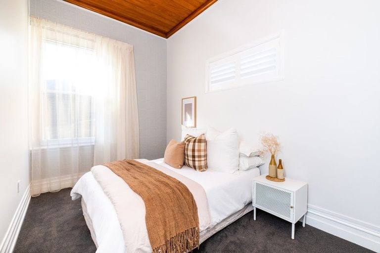 Photo of property in 15 Lawrence Road, Hospital Hill, Napier, 4110