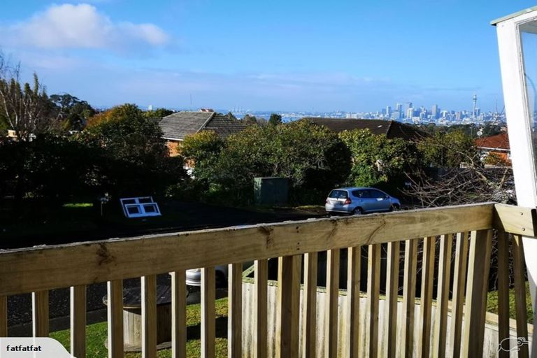 Photo of property in 10 Raleigh Road, Northcote, Auckland, 0627