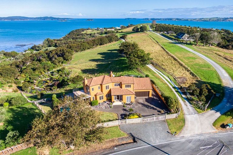 Photo of property in 220 Whitmore Road, Tawharanui Peninsula, Warkworth, 0986