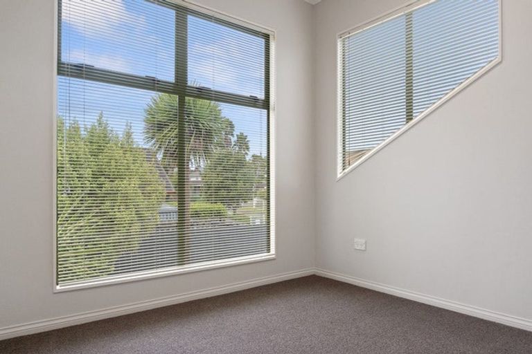 Photo of property in 6 Chadlington Avenue, Henderson, Auckland, 0612