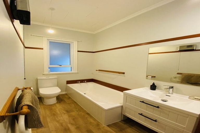 Photo of property in 10 Cambridge Terrace, Masterton, 5810