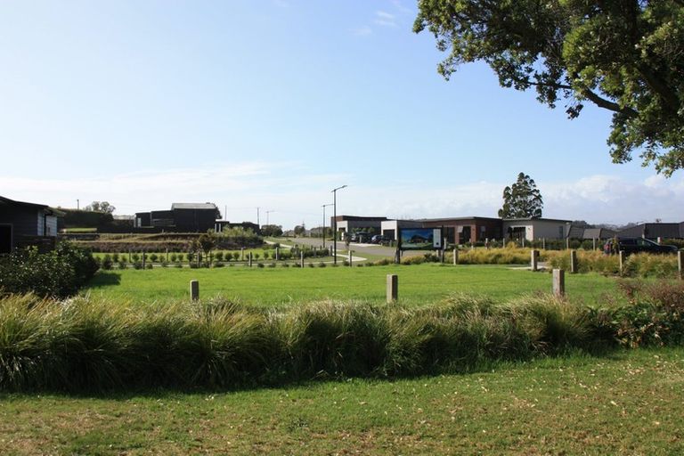 Photo of property in 11 Kotare Drive, Waiwhakaiho, New Plymouth, 4312