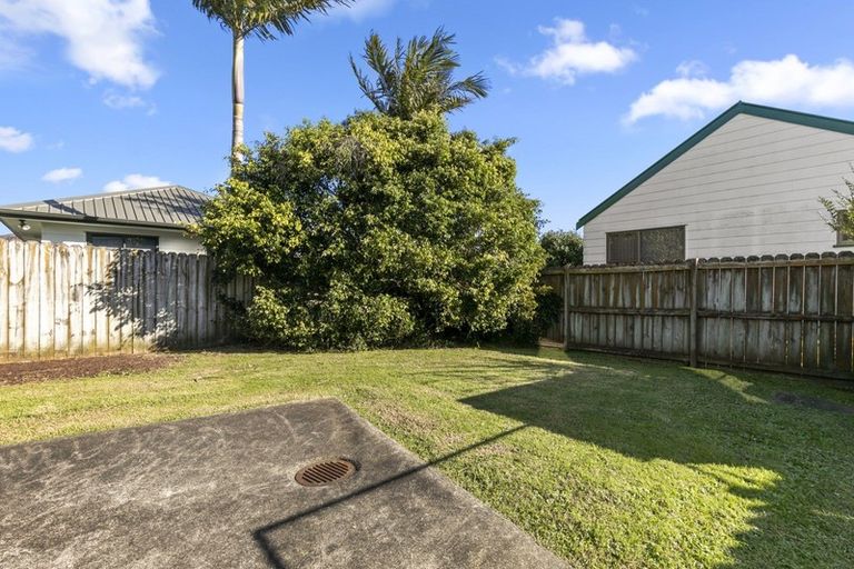 Photo of property in 19 Highland Park Drive, Highland Park, Auckland, 2010
