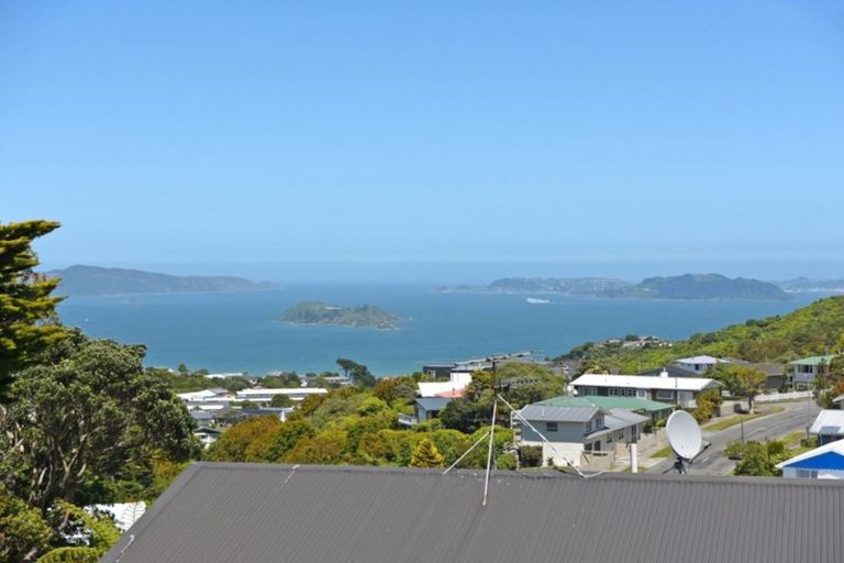 Photo of property in 35 Oakleigh Street, Maungaraki, Lower Hutt, 5010