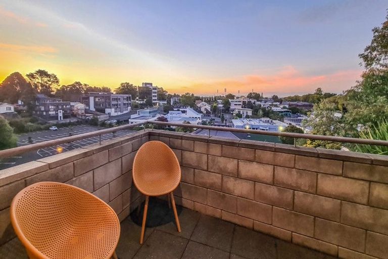 Photo of property in 30b Thackeray Street, Hamilton Lake, Hamilton, 3204