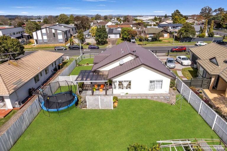 Photo of property in 52 Riverton Drive, Randwick Park, Auckland, 2105