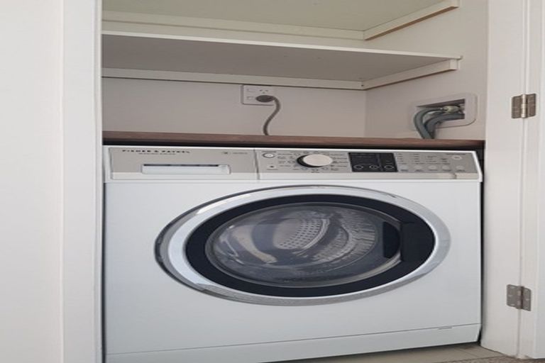 Photo of property in Alpha Apartments, 503/4 Elizabeth Street, Mount Victoria, Wellington, 6011