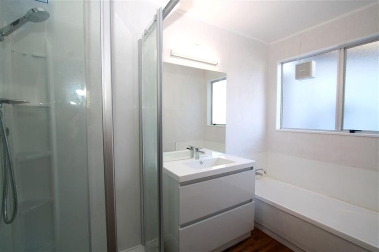 Photo of property in 5 Lombardy Place, Whalers Gate, New Plymouth, 4310