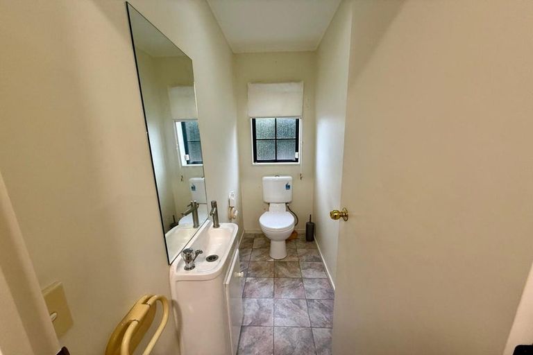 Photo of property in 2c Glen Road, Ranui, Auckland, 0612