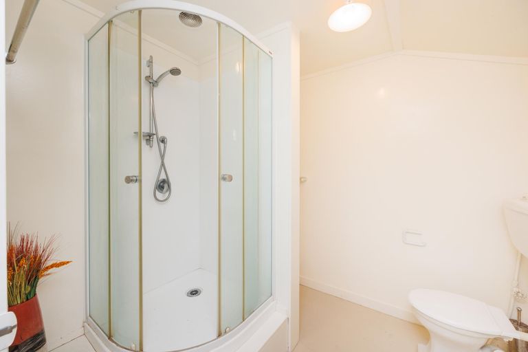 Photo of property in 21 Edgeware Road, Palmerston North, 4410