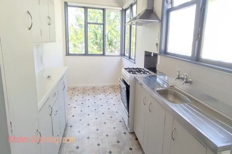 Photo of property in 8 Granby Place, Westown, New Plymouth, 4310