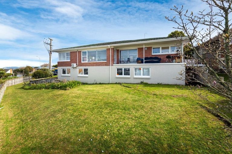 Photo of property in 520 Glenfield Road, Glenfield, Auckland, 0629