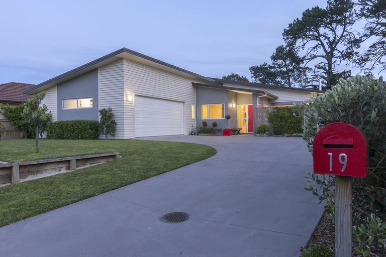 Photo of property in 19 Teal Place, Pyes Pa, Tauranga, 3112