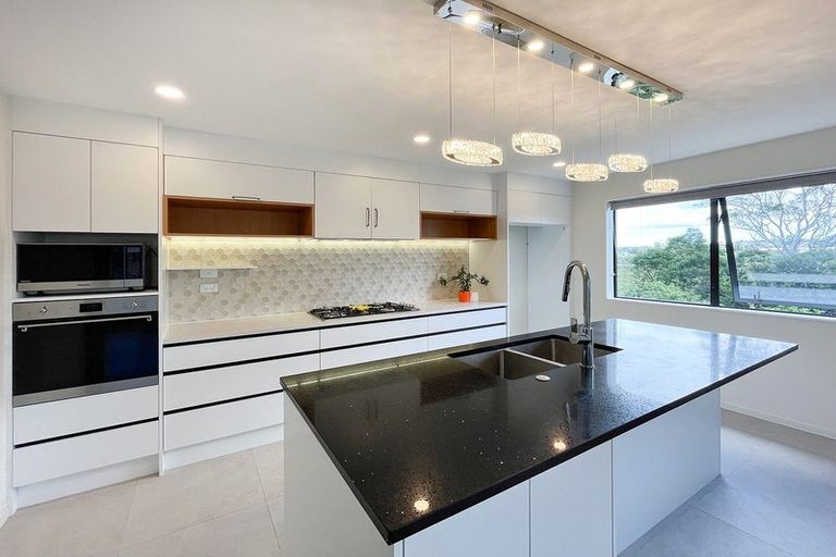 Photo of property in 12a Thomas Avenue, Te Atatu Peninsula, Auckland, 0610