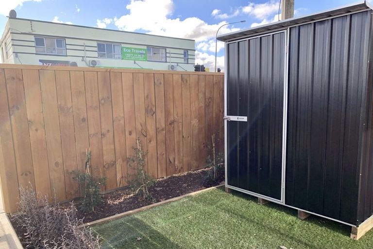 Photo of property in 2/97 Whites Line East, Waiwhetu, Lower Hutt, 5010