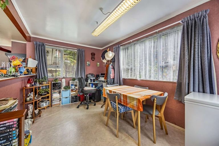 Photo of property in 28 Tiroiti Grove, Stokes Valley, Lower Hutt, 5019