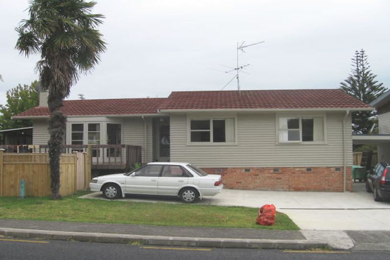 Photo of property in 23 Blenheim Street, Glenfield, Auckland, 0629