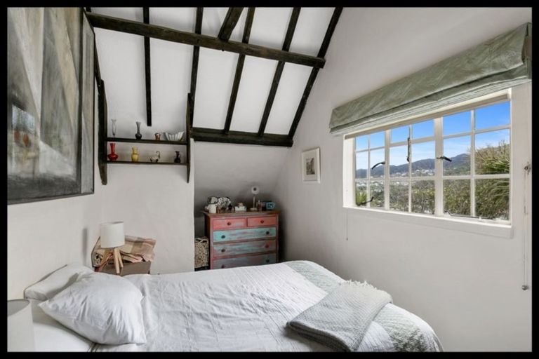 Photo of property in 42 Nicholson Road, Khandallah, Wellington, 6035