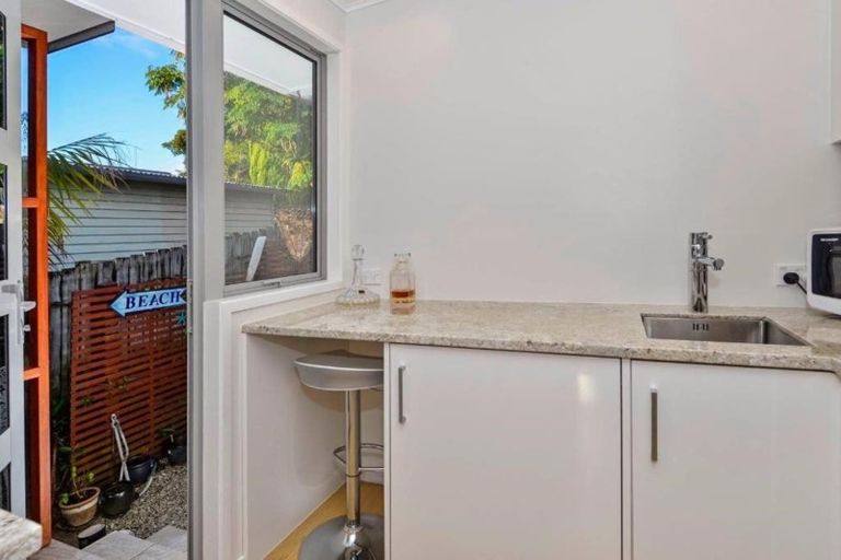 Photo of property in 28 Infidel Place, Torbay, Auckland, 0630