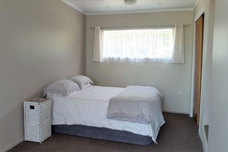 Photo of property in 20 Ngatira Place, Snells Beach, 0920