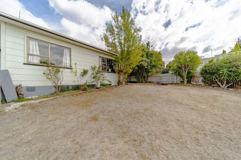 Photo of property in 18 Leeton Drive, Waipukurau, 4200