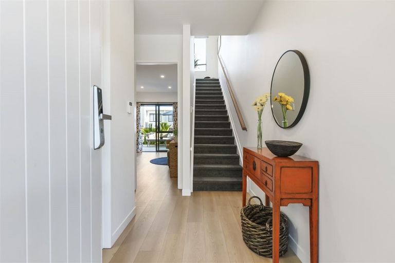 Photo of property in 14 Moki Place, Long Bay, Auckland, 0630