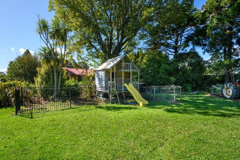 Photo of property in 412 Taupaki Road, Kumeu, 0892