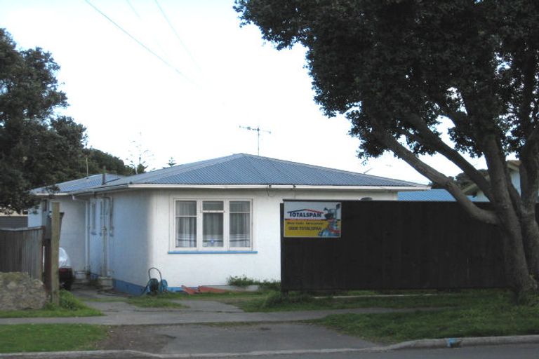 Photo of property in 19 Karaka Street, Castlecliff, Whanganui, 4501
