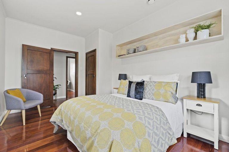 Photo of property in 1/2 Varlene Terrace, Forrest Hill, Auckland, 0620