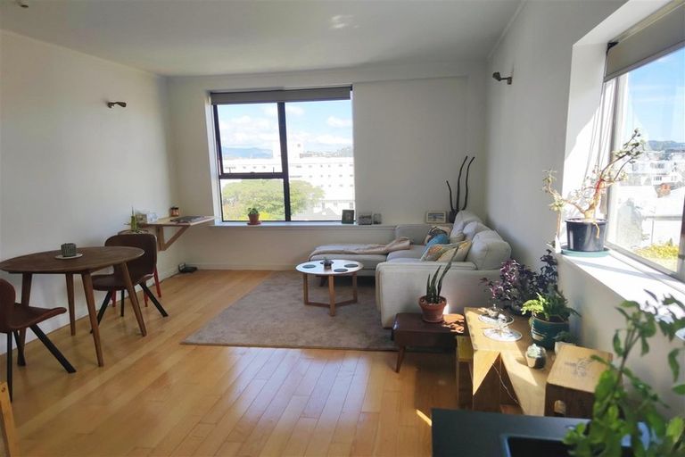 Photo of property in Hobson Court Flats, 59/70 Hobson Street, Thorndon, Wellington, 6011