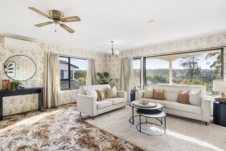 Photo of property in 4 Mosman Place, Chatswood, Auckland, 0626