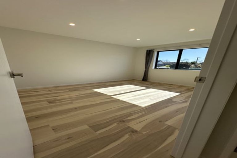 Photo of property in 93 Hutchinsons Road, Bucklands Beach, Auckland, 2014