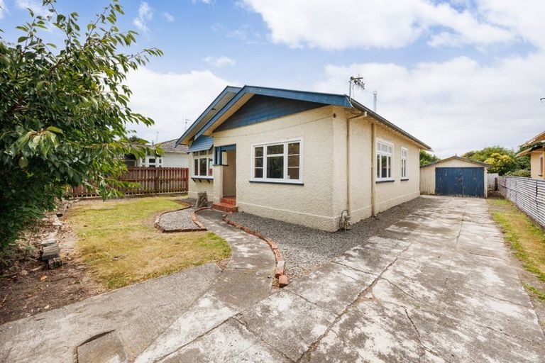 Photo of property in 33 Kingswood Street, Takaro, Palmerston North, 4412