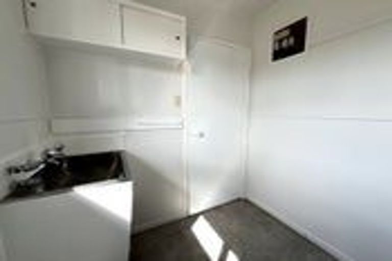 Photo of property in 28 Larissa Avenue, Henderson, Auckland, 0610