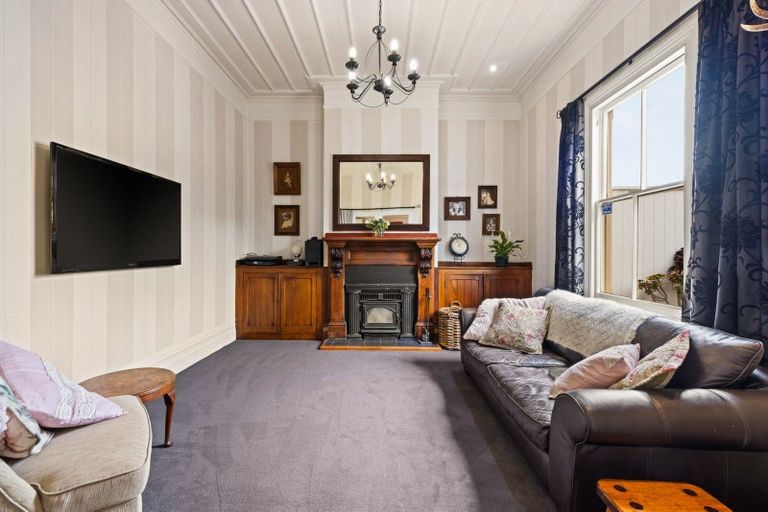 Photo of property in 4 Terrace Lane, Hospital Hill, Napier, 4110