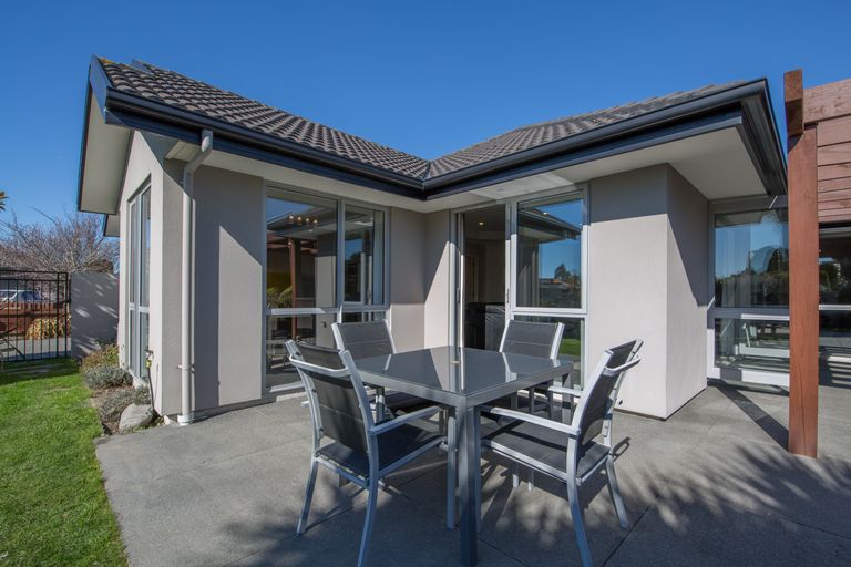 Photo of property in 18 Fantasia Gardens, Northwood, Christchurch, 8051