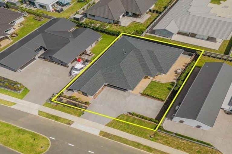 Photo of property in 16 Awatea Drive, Whitianga, 3510