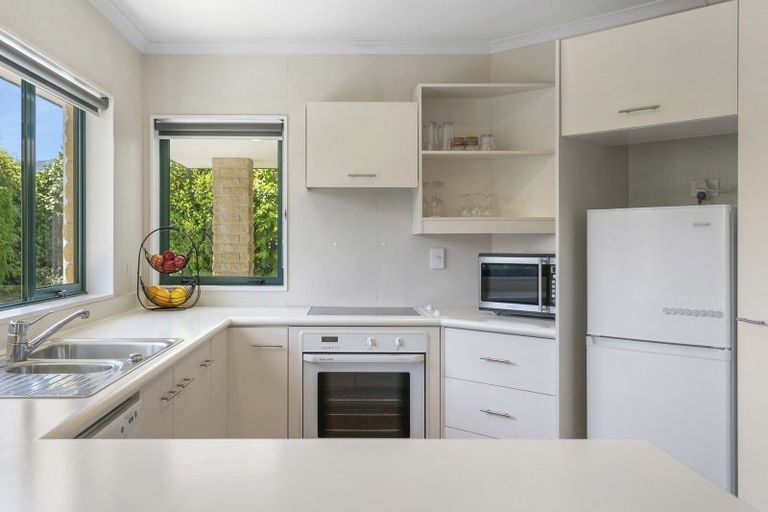 Photo of property in 30 Fairview Terrace, Waipahihi, Taupo, 3330
